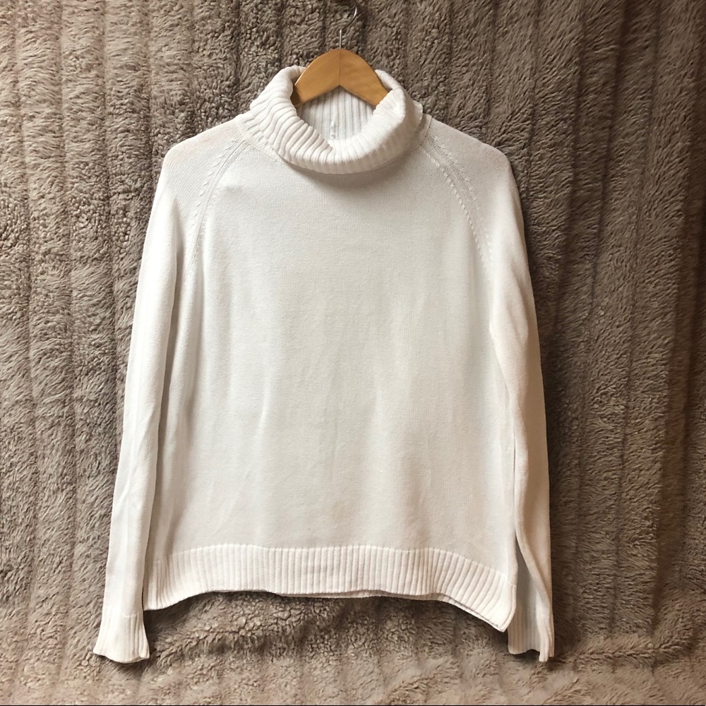 🔴 White Turtleneck Sweater ❄️